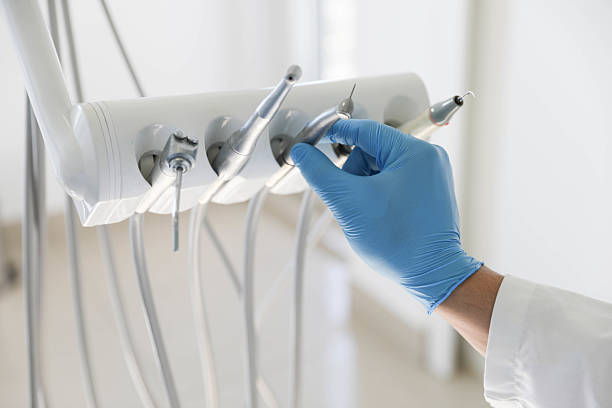 Professional Tooth Extraction technician working in Bensenville, IL